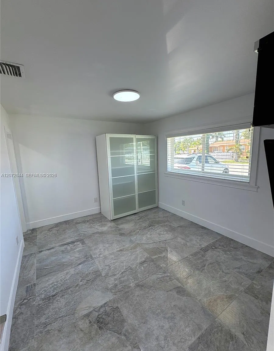 Carol City Lake Steven Es — Photo 2