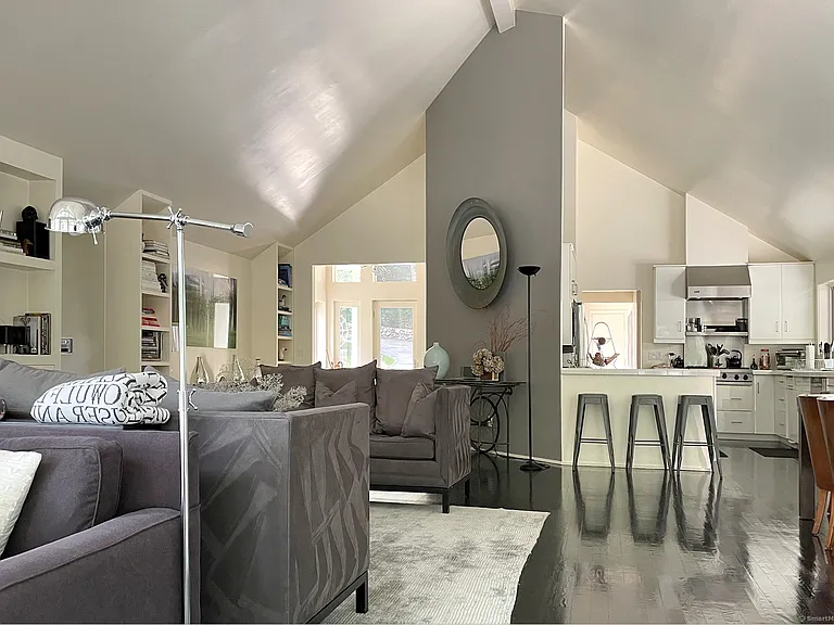 118 Lyons Plain Rd — Photo 4