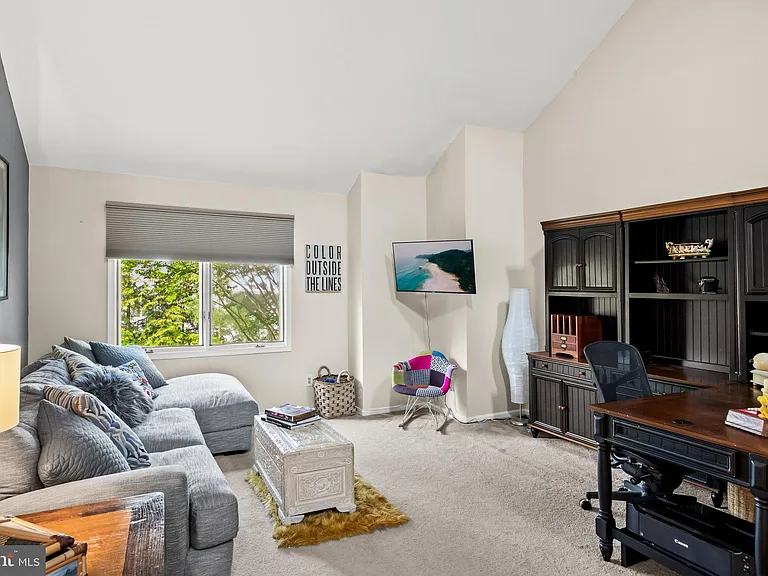 1410 Chanticleer — Photo 18