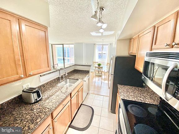 3rd image of 1001 N Vermont St APT 610
