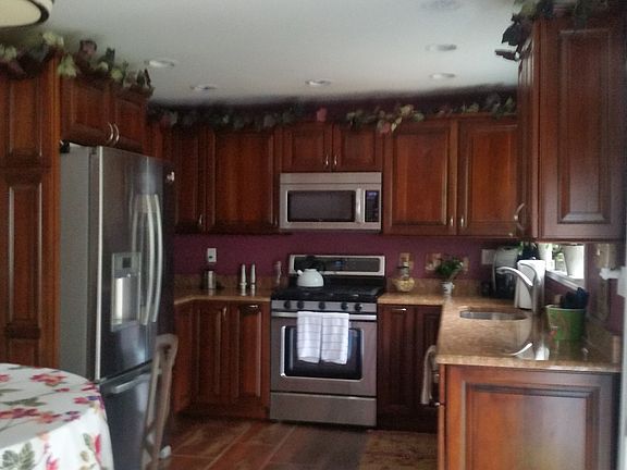 5th image of 15105 Garden St