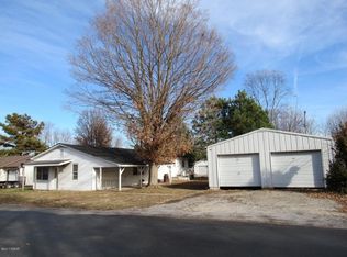 213 N Fly Ave, Goreville, IL 62939