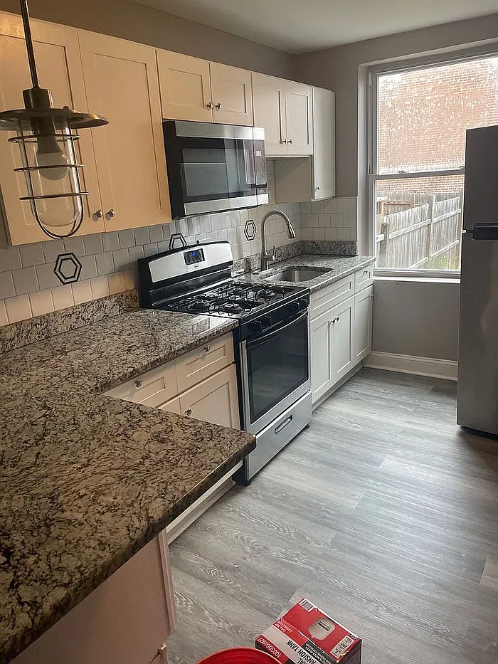 3 bed, 1.0 bath, $1,900 — Photo 3