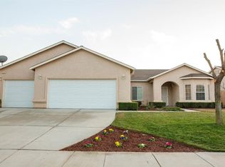 576 W Nevada St, Kingsburg, CA
