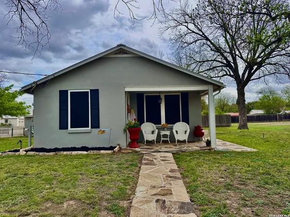 1615 Lorenzo St., Castroville, TX 78009