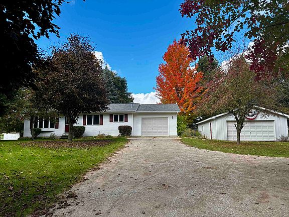 4th image of 1640 W Surrey Rd
