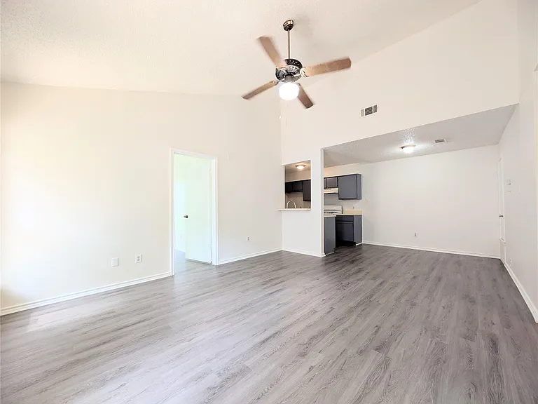 2036 Redwing Way — Photo 7