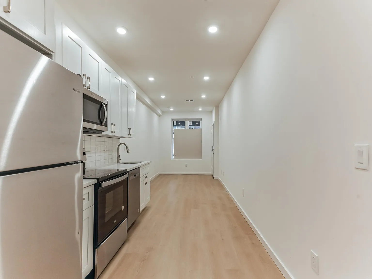 3 bed, 1100 sqft, $2,100 — Photo 2