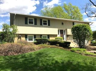 6613 Briargate Dr, Downers Grove, IL 60516