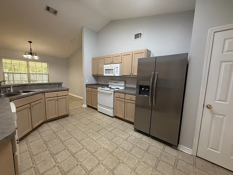 4902 Chads Cir — Photo 7