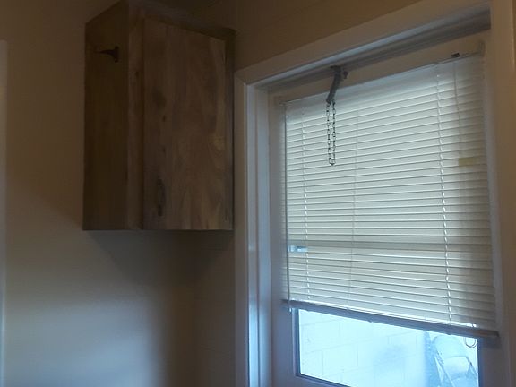3rd image of 1075 Pinecrest Dr