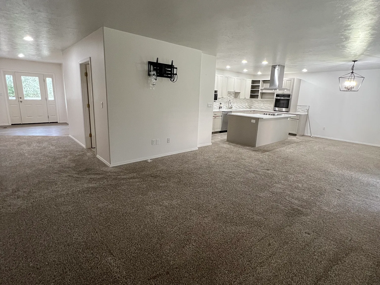 2 bed, 1769 sqft, $1,900 — Photo 3