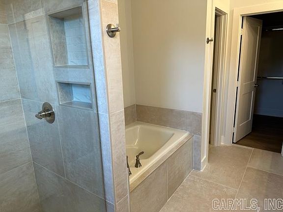 5th image of 131 Woodlands Park Dr