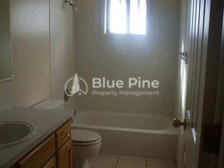 635 S 5 W — Photo 3