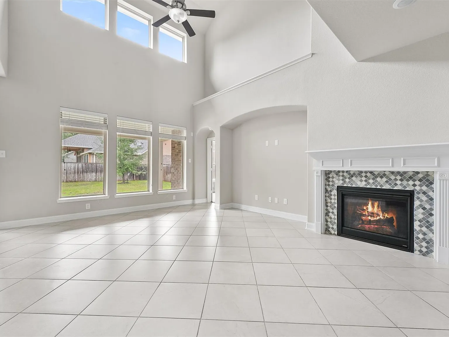 4 bed, 3.5 bath, 2778 sqft, $3,300 — Photo 3