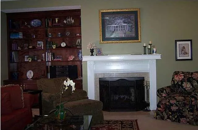 4 bed, 2132 sqft, $2,000 — Photo 2