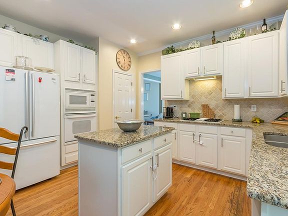 3rd image of 1645 Omara Ln SE
