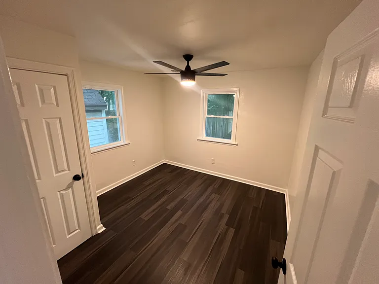2513 Roanoke Ave — Photo 9