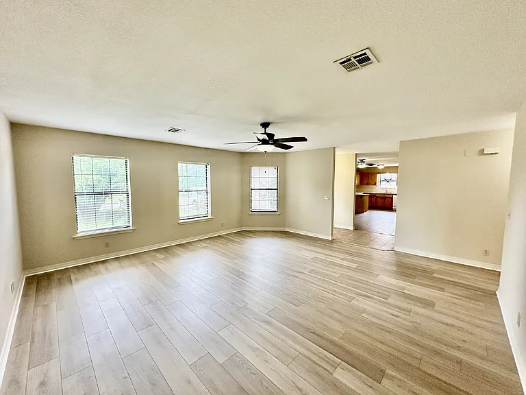 2311 W Willow St — Photo 6