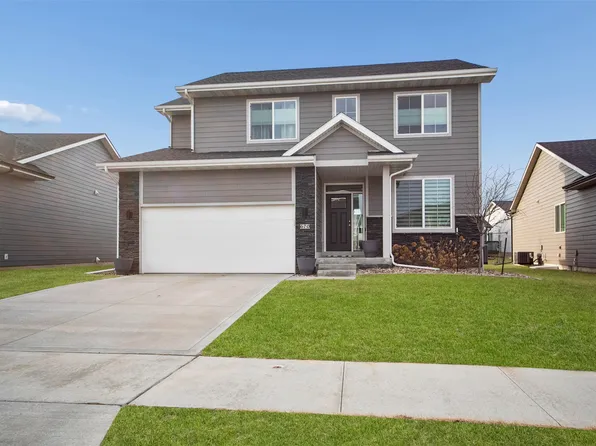 670 SE Booth Ave, Waukee, IA 50263
