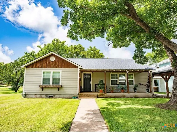 107 Duson Ave, Palacios, TX 77465