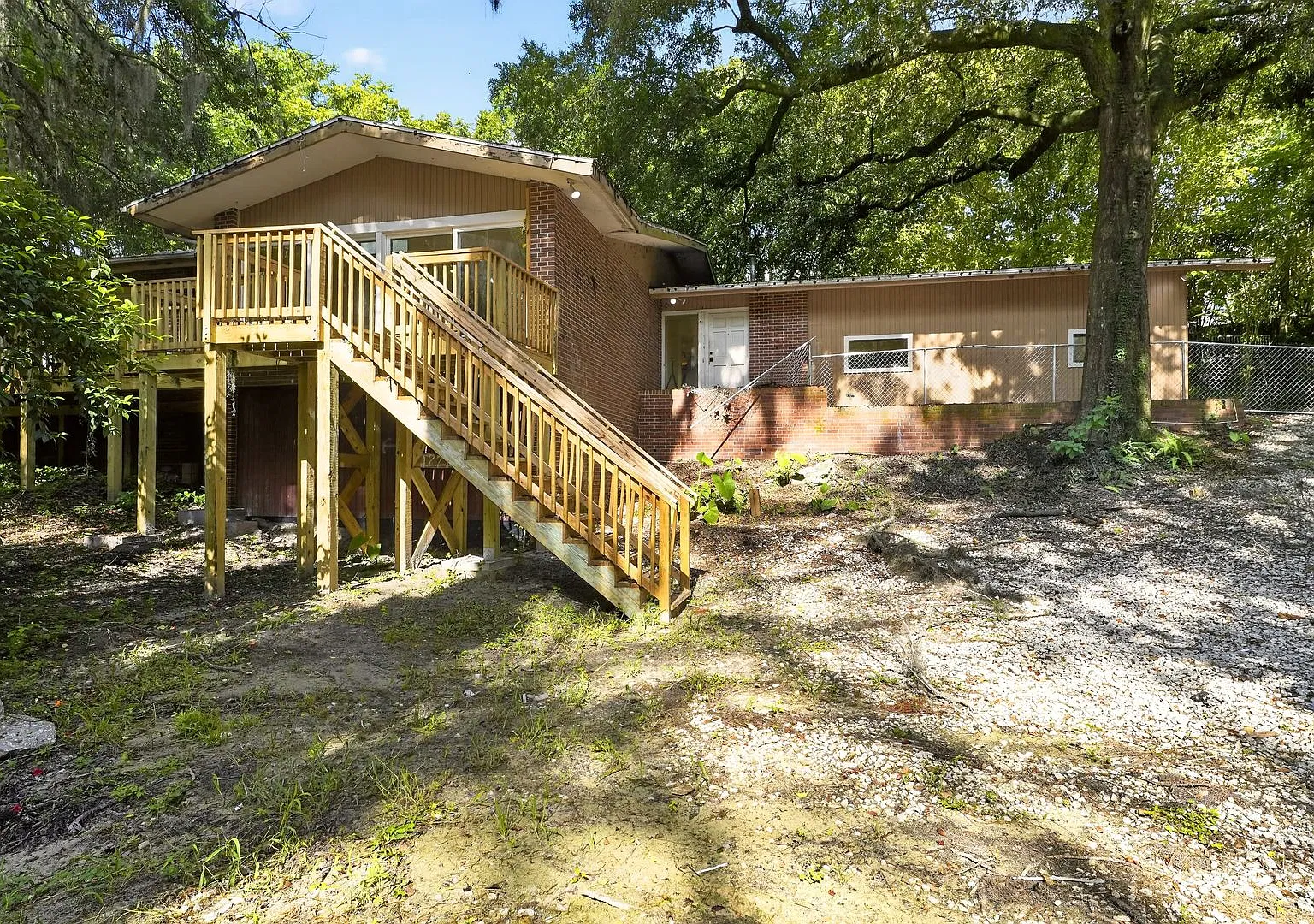 Large 9 Bedroom House In Walking Distance to Sorority Row — Photo 2