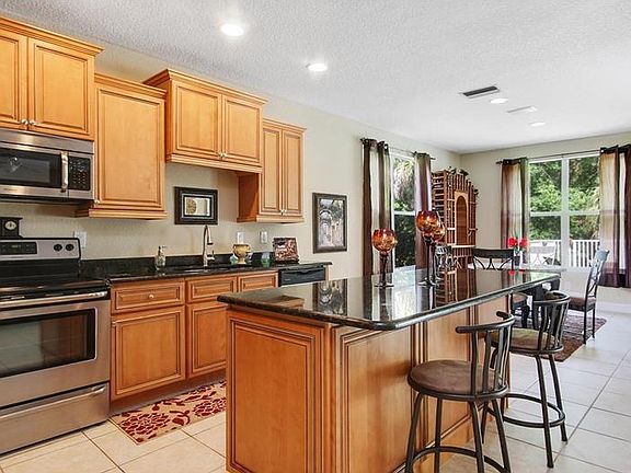 3rd image of 11809 Autumn Creek Dr