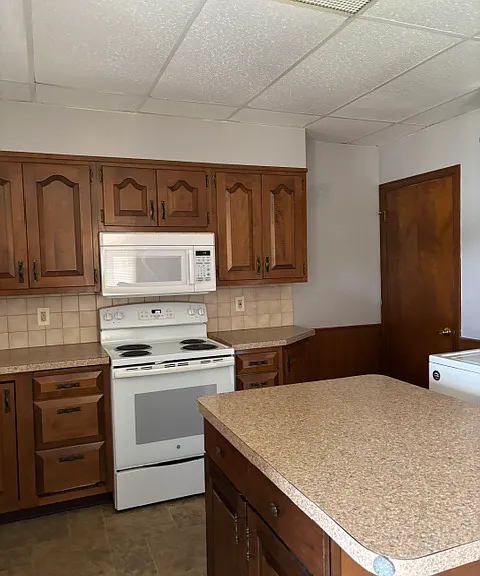 704 E Main St — Photo 2