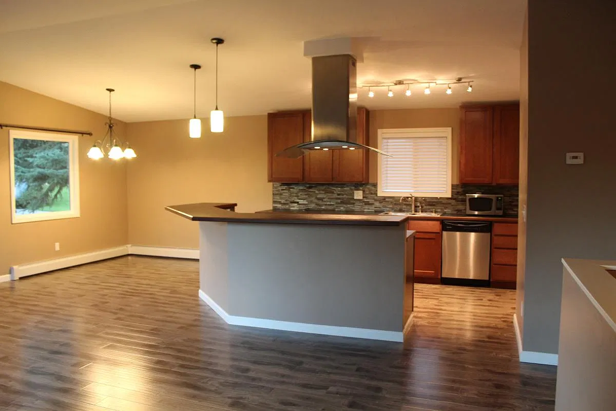 3 bed, 1.5 bath, 1400 sqft, $2,550 — Photo 4