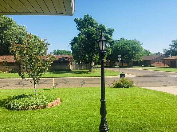 4th image of 300 Lilac Dr