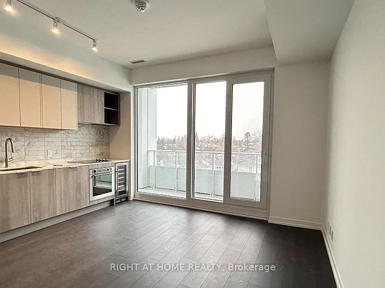2020 Bathurst St #812 — Photo 6