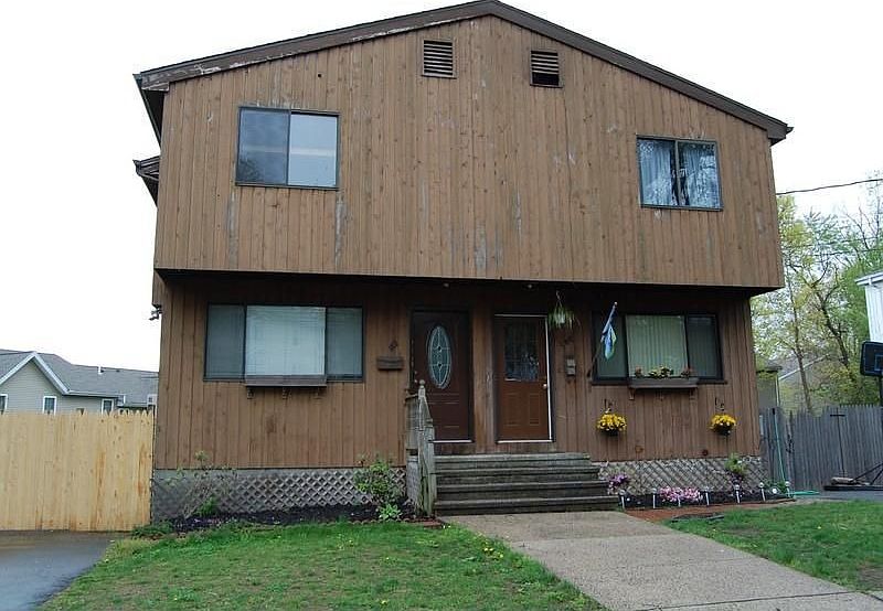 Three Level Half Duplex with Plenty of
        Space