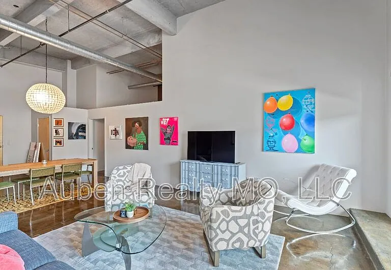 360 W Pershing Rd #330 — Photo 1