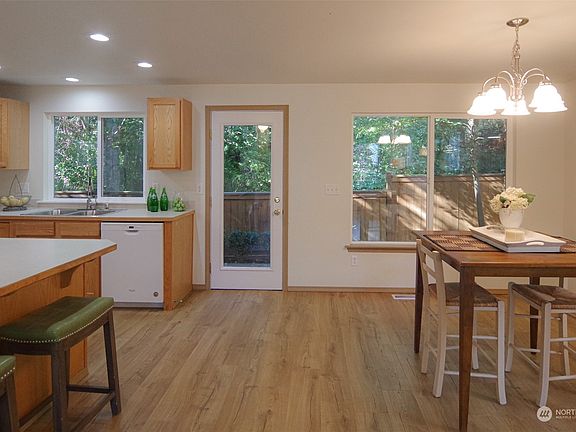 5th image of 811 27th Avenue SE