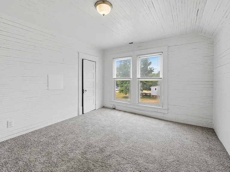 716 Everett St — Photo 10