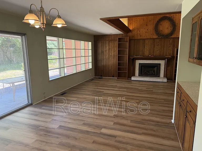 710 NW Midland Ave — Photo 9