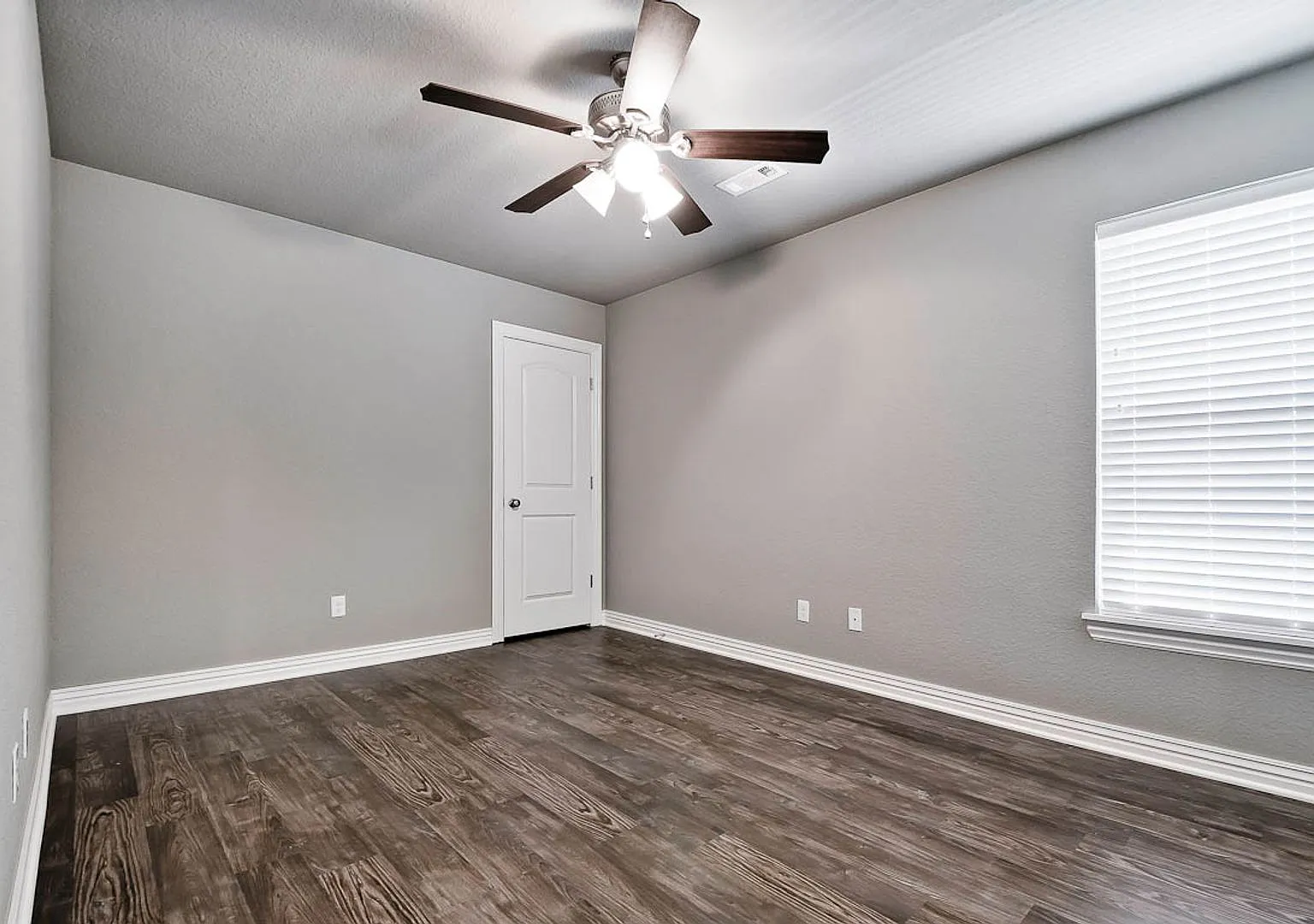 3 Bed 2 1/2 Bath House For Lease - Lowell, AR — Photo 3