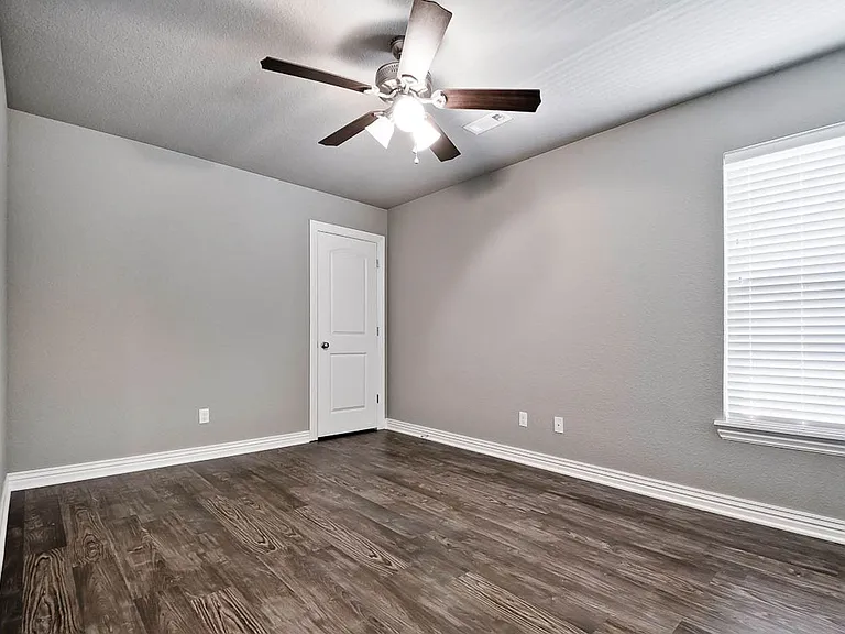 121 Carrington Ave #B — Photo 3