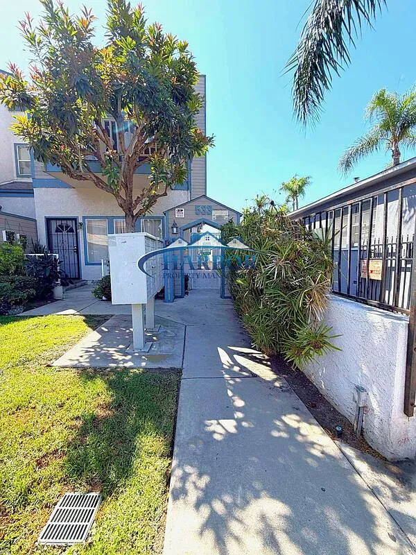 3 bed, 2.0 bath, 1420 sqft, $3,995 — Photo 2