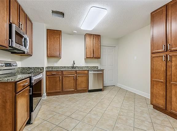 4th image of 1333 Green Ave