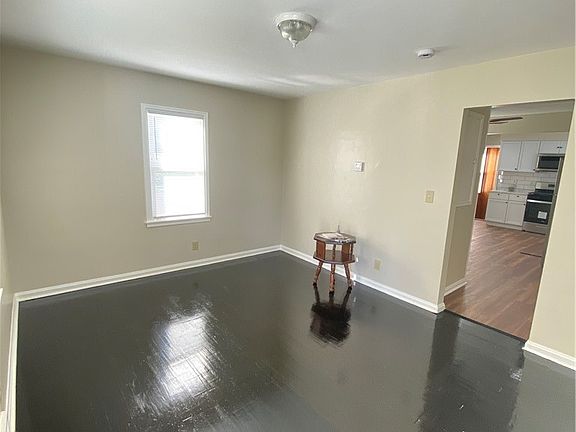 3rd image of 808 Marmion Ave