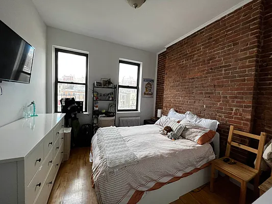 Rented by Salon Realty Corp | media 9