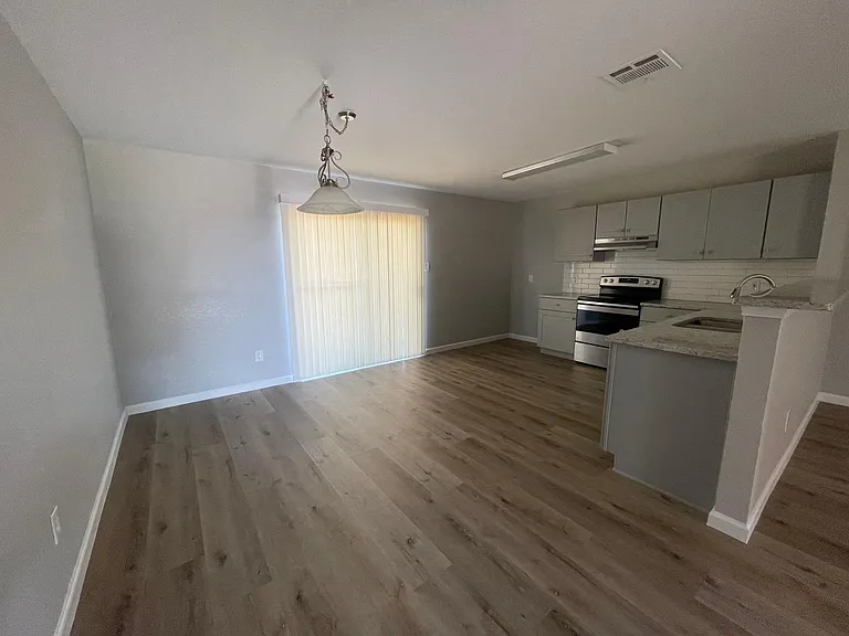9621 Polk Ave — Photo 9
