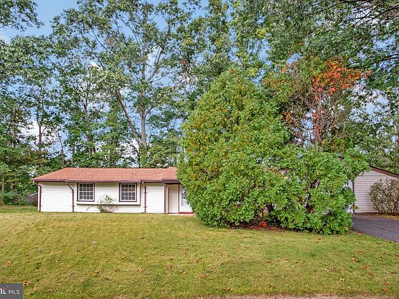 3rd image of 3905 Brewster Ct
