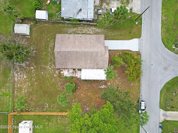 3rd image of 1569 Richards Dr NE