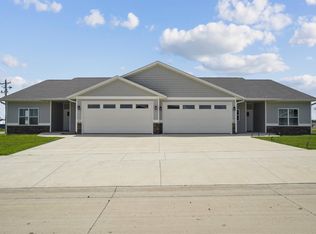 272 Meadow Brook Trl, Manchester, IA 52057
