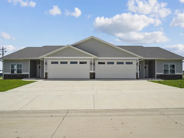 272 Meadow Brook Trl, Manchester, IA 52057