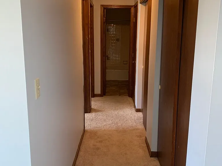 Tudor Heights Apartments — Photo 22