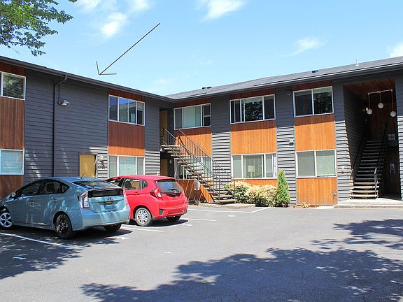 2nd image of 2725-2743 SE Taylor St #2731