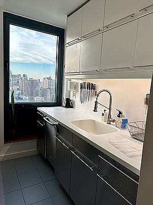 4th image of 1 Irving Pl APT P25a